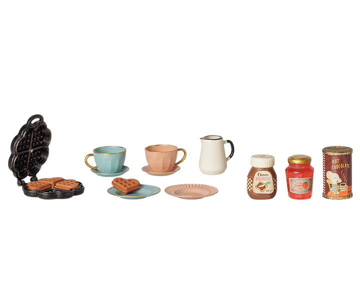 Maileg Waffle Set, Mouse dollhouse kitchen accessory