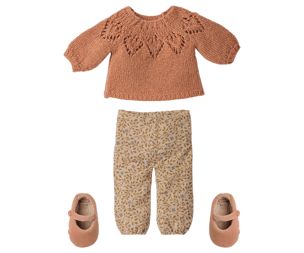 Vintage powder sweater, pants, and shoes set for Maileg Size 3 rabbits and bunnies