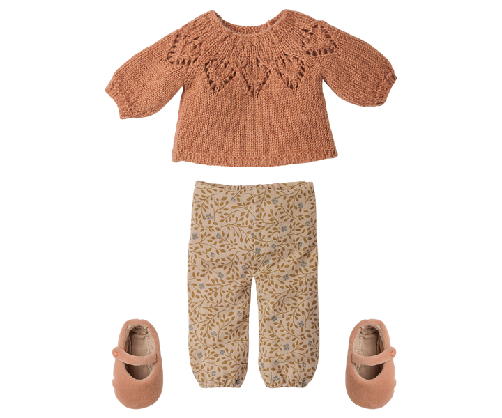 Vintage powder sweater, pants, and shoes set for Maileg Size 3 rabbits and bunnies