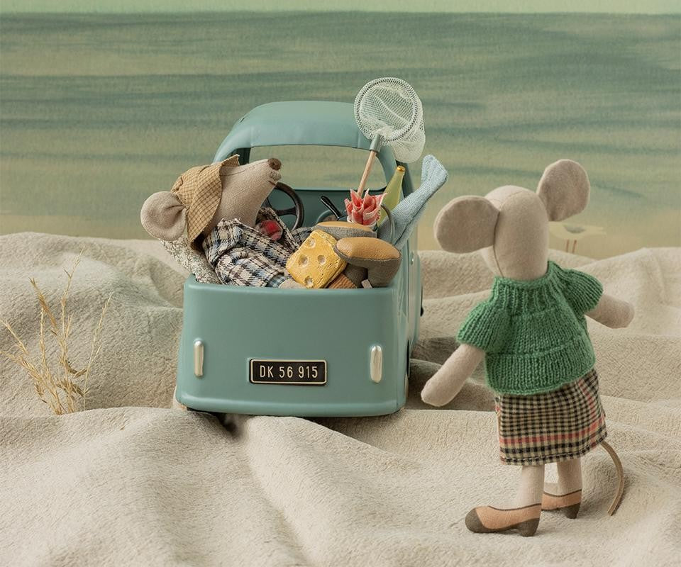 Maileg mouse family riding together in their car, imaginative dollhouse storytelling scene