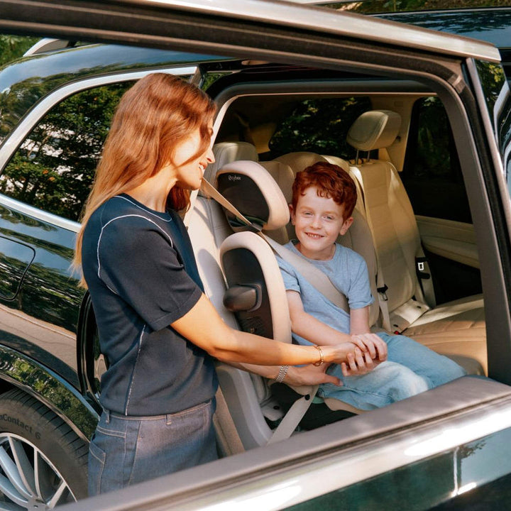 Solution G2 Folding Travel High-Back Booster