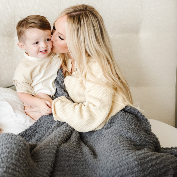 A modern Charcoal Saranoni Ribbed BAMBONI¨ Throw Blanket can easily be considered a Best throw blanket favorite.
