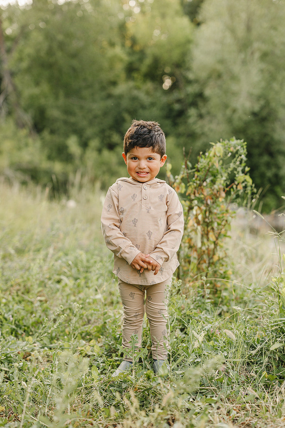 Designed for comfort and style, the Mebie Baby Cactus Hooded Set stands out among modern baby clothing