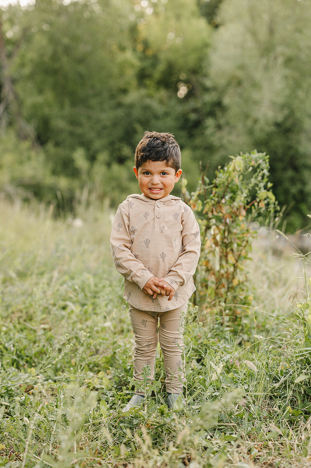 Designed for comfort and style, the Mebie Baby Cactus Hooded Set stands out among modern baby clothing