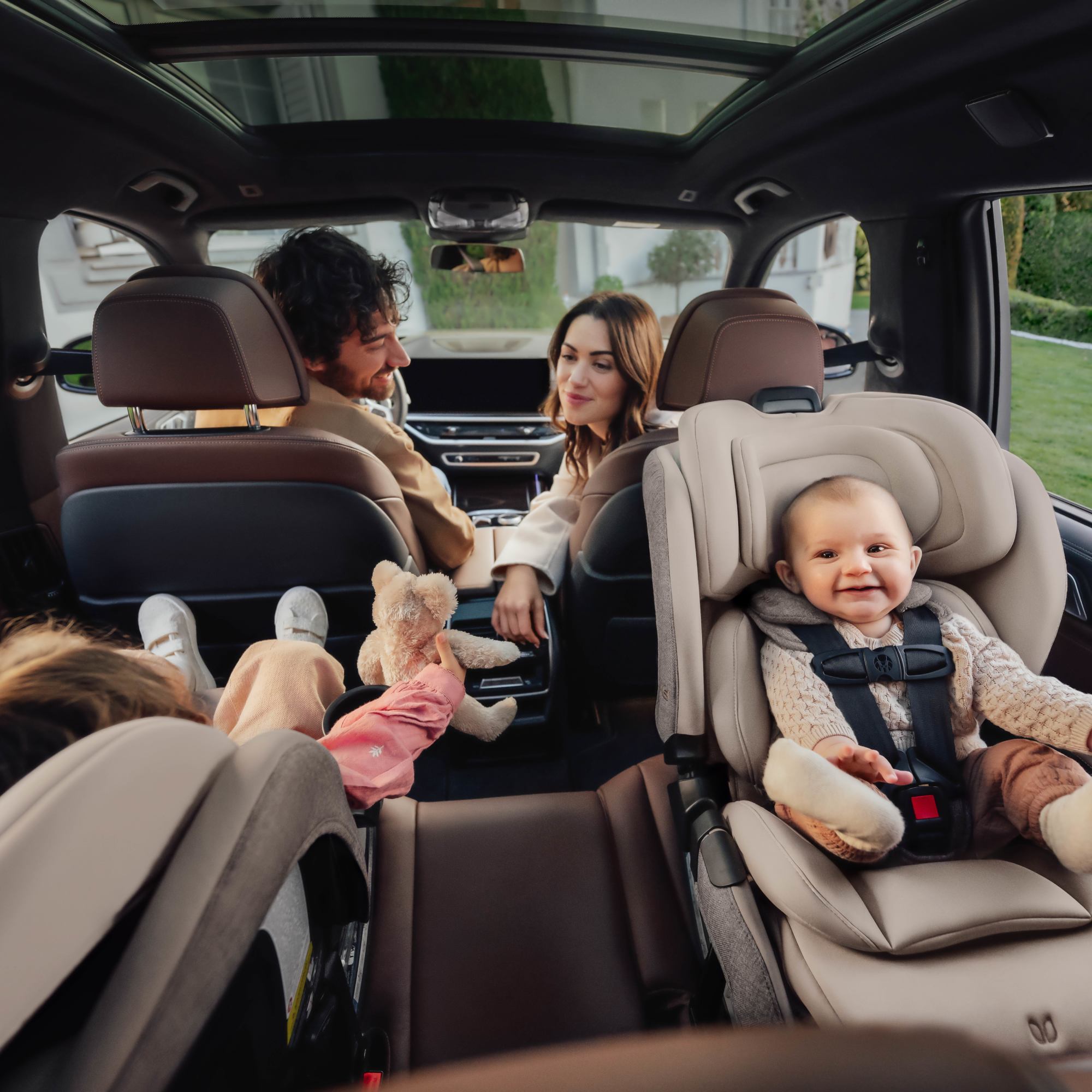 VALENTINO ミンクファークッション　ベビーレース Romer Veni Convertible Car Seat | Hazel & Fawn – Hazel & Fawn