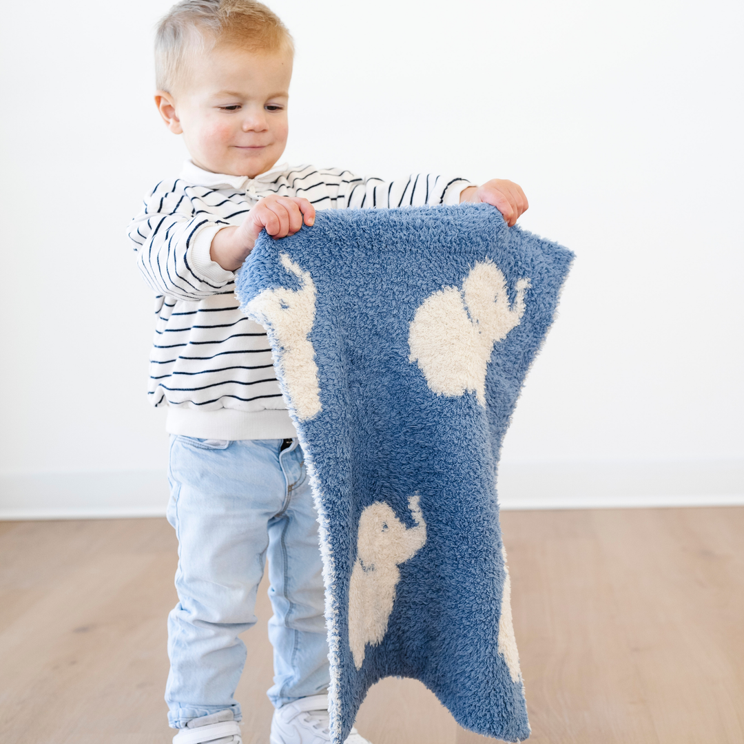 Soft and soothing, the Saranoni Double-Layer BAMBONI¨ Mini Blanket in Elephant is loved as one of the best toddler blankets.