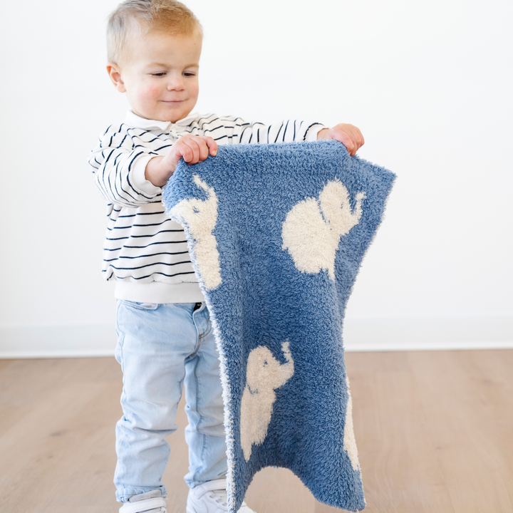 Soft and soothing, the Saranoni Double-Layer BAMBONI¨ Mini Blanket in Elephant is loved as one of the best toddler blankets.