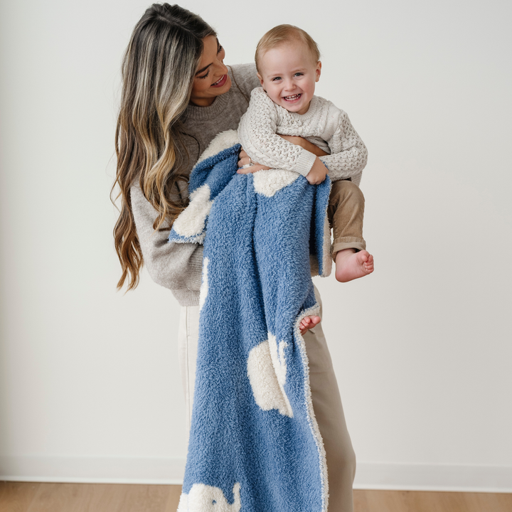 Cozy and chic, the Saranoni BAMBONI¨ Receiving Blanket in Elephant makes a soft baby blanket for little ones.