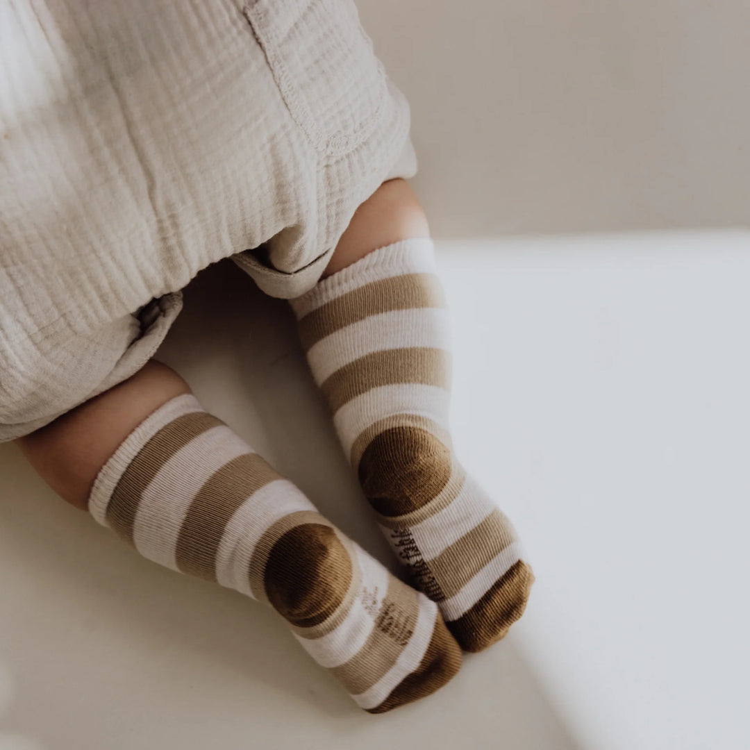 child wearing the finch&fable knee socks in pebble striped socks for babies