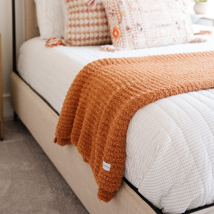 The Ginger tone in this Saranoni Ribbed BAMBONI¨ Throw Blanket delivers elevated comfort for Baby blankets.