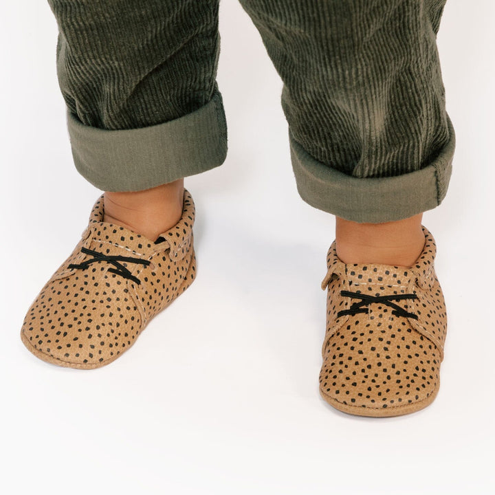 Freshly Picked Almond Speckles Oxford baby shoes on toddler feet, everyday outfit