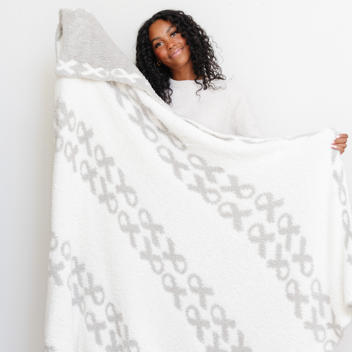 The Saranoni Double-Layer BAMONI¨ Throw Blanket in Hope brings a peaceful touch, celebrated as one of the best baby blankets.