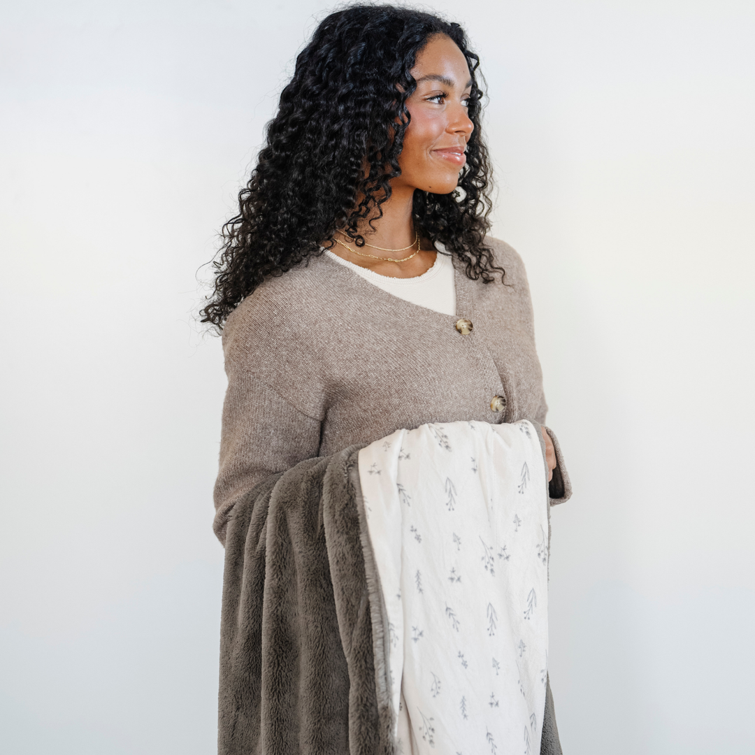 Toddlers love the Jasmine Minky/Lush XL Blanket from Saranoni, top-rated toddler blanket.