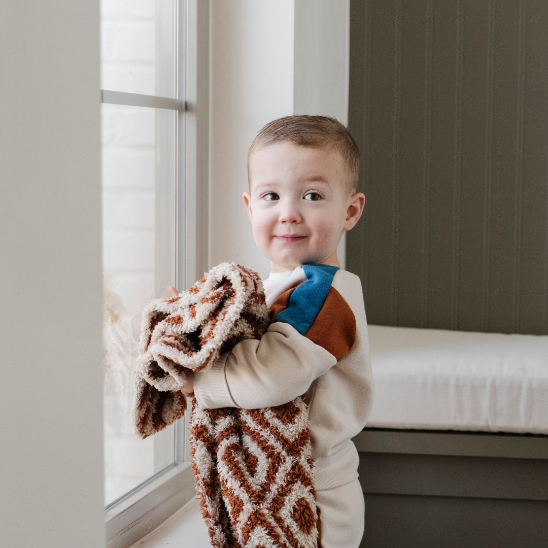 Crafted for pure coziness, the Saranoni Double-Layer BAMBONI¨ Mini Blanket in Khmer brings warmth and luxury Ñ one of the best baby blankets.