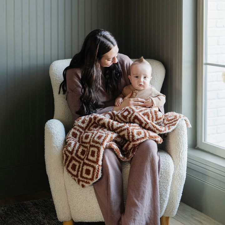 Soft, durable, and beautifully textured, the Saranoni BAMBONI¨ Receiving Blanket in Khmer is the ultimate in soft baby blankets.