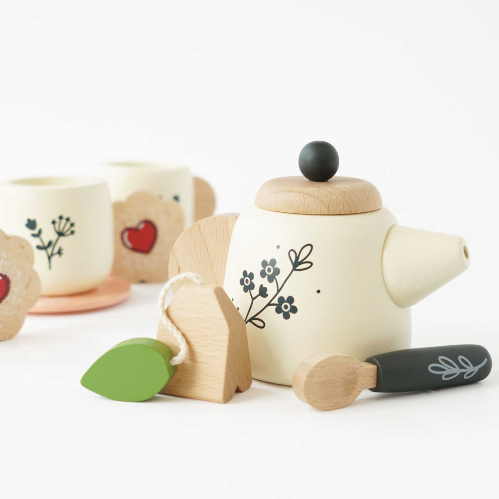 Le Toy Van toy kitchen tea set