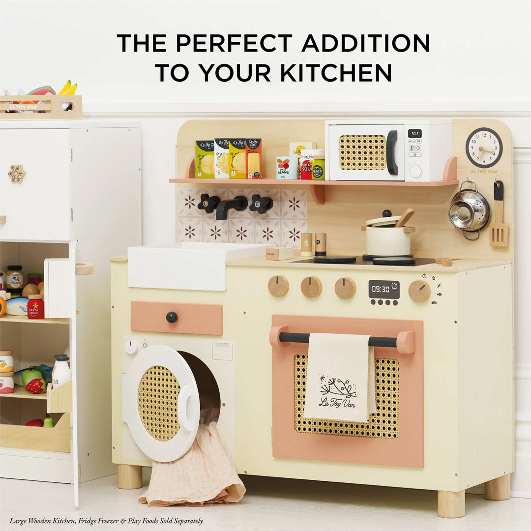 Le Toy Van pasta set in kids play kitchen for pretend play
