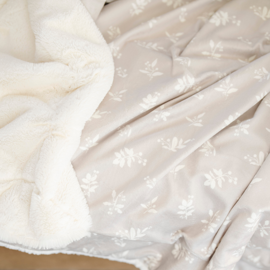 SaranoniÕs Lilly Minky/Lush XL Blanket provides the best baby blankets for infants and toddlers.