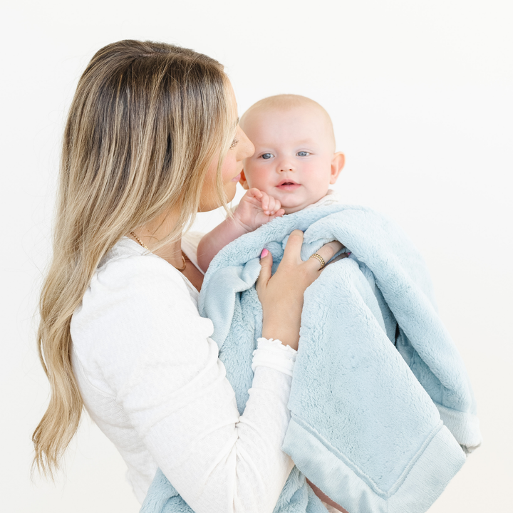 Saranoni Lush Mini Blankets in Dew bring gentle cloud-soft texture for dreamy soft baby blankets moments.