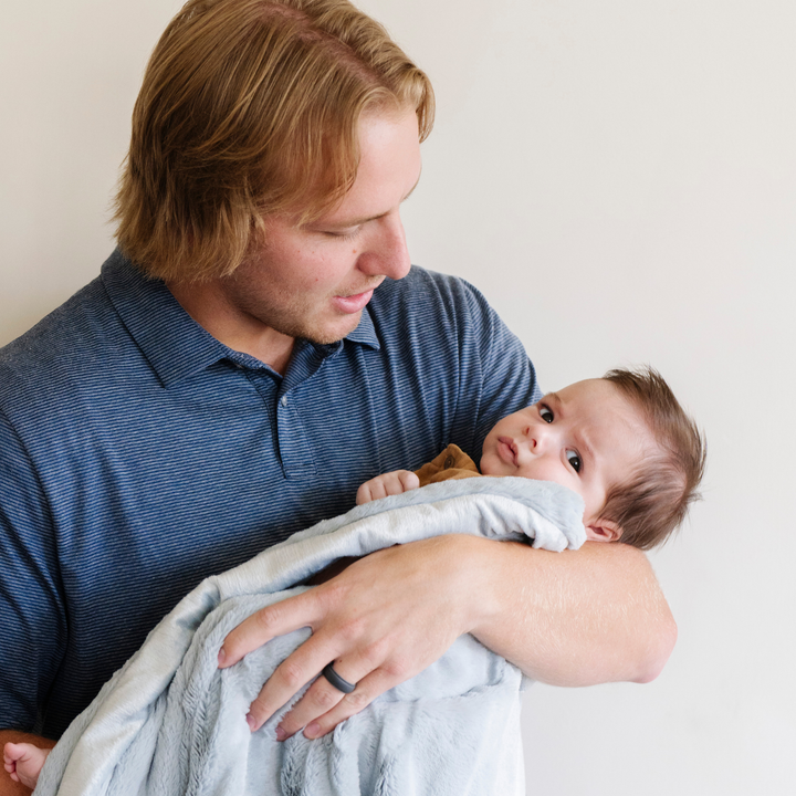 Storm Cloud Saranoni Lush Mini Blanket keeps little ones snug and comfortable, ideal for Baby boy blankets.