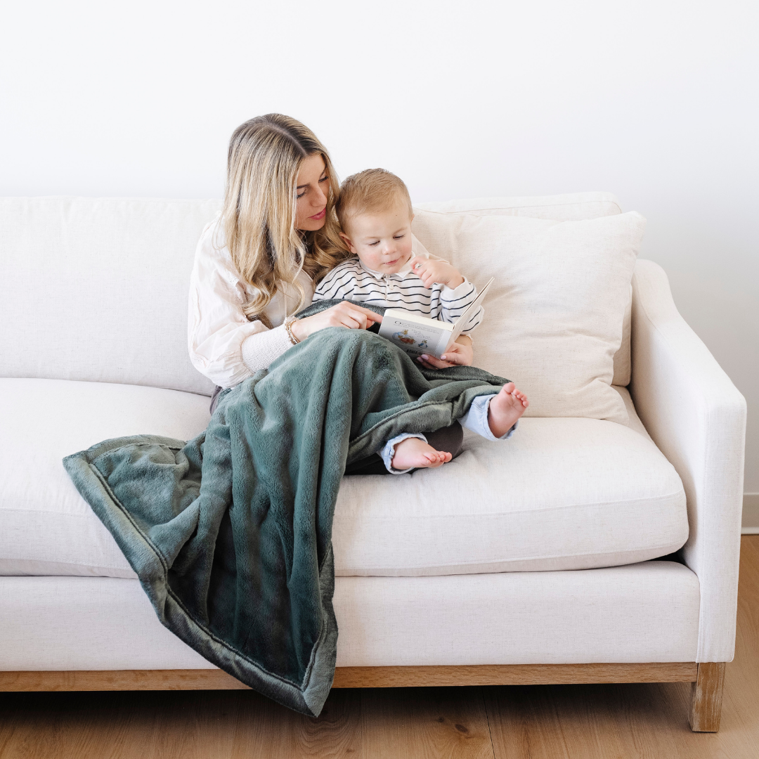 Add warmth and style with the Saranoni Lush Toddler Blanket in Hunter, a soft baby blankets essential.