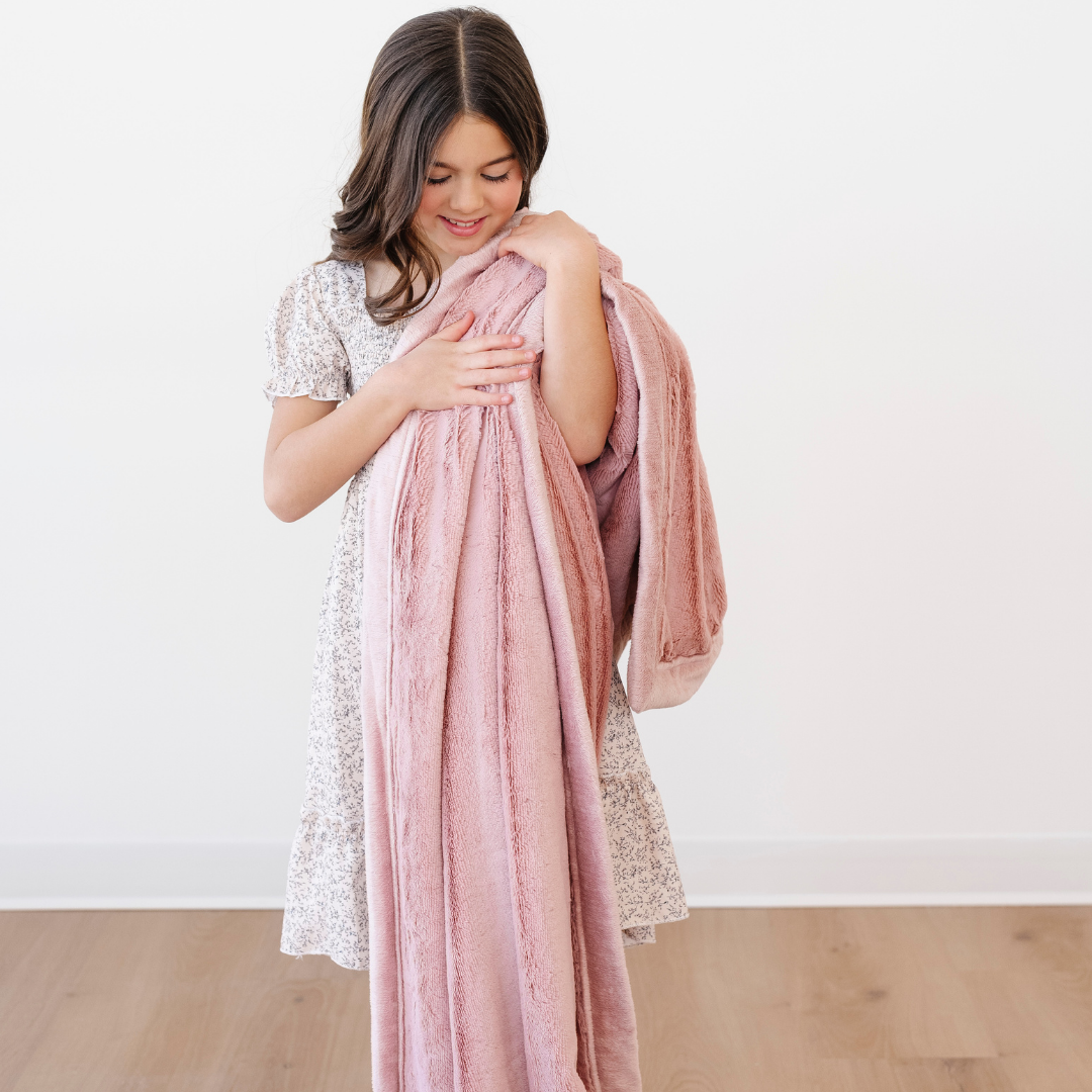 The Saranoni Lush Toddler Blanket in Ballet Slippers showcases ultra soft texture, making it a top soft baby blankets option.