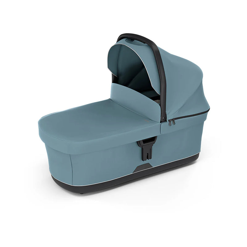 Mid-blue Thule Spring bassinet, offering a secure and cozy ride for your infant.