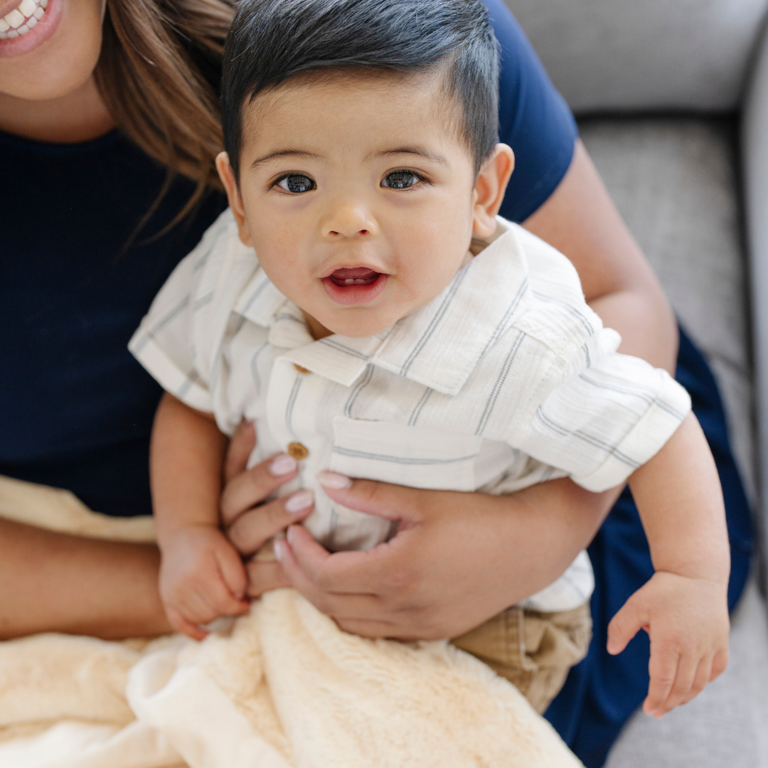 Parents love how Saranoni Lush Mini Blanket Chiffon pairs softness with calm elegance in baby girl blankets.