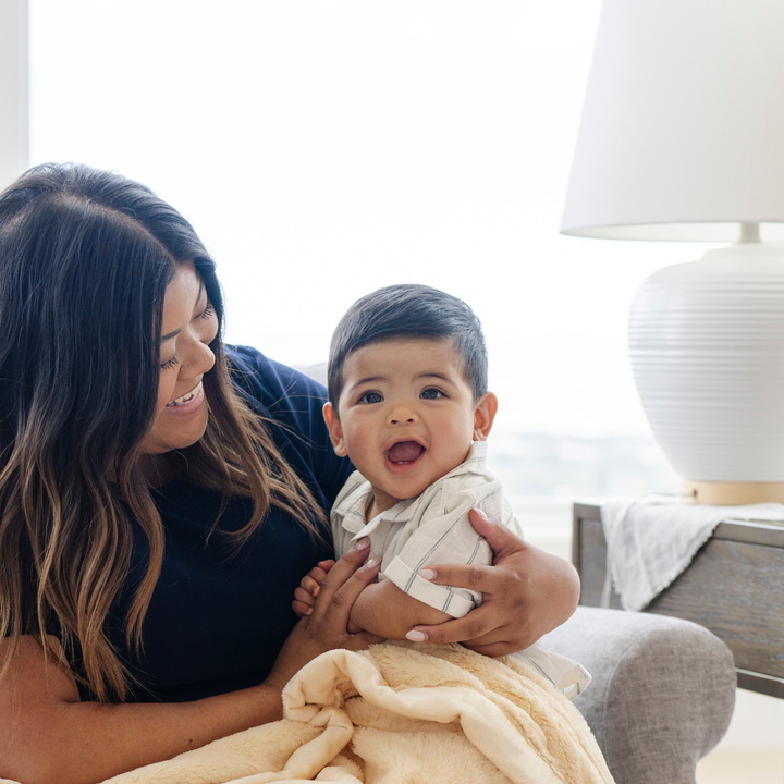 Saranoni Lush Mini Blanket Chiffon is airy and plush, building superior richness for baby blankets needs.
