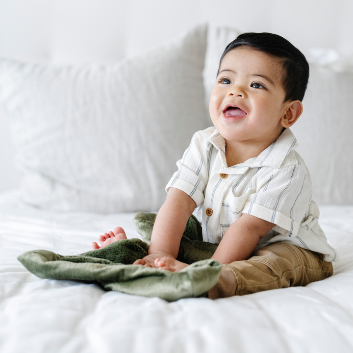 Fern Saranoni Lush Mini Blanket gives luxurious feminine softness Ñ ideal for curated baby girl blankets.