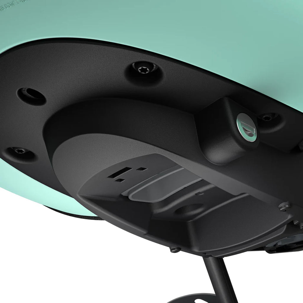 Mint Thule Yepp Nexxt2 Mini teal bike seat, designed for safety and style.