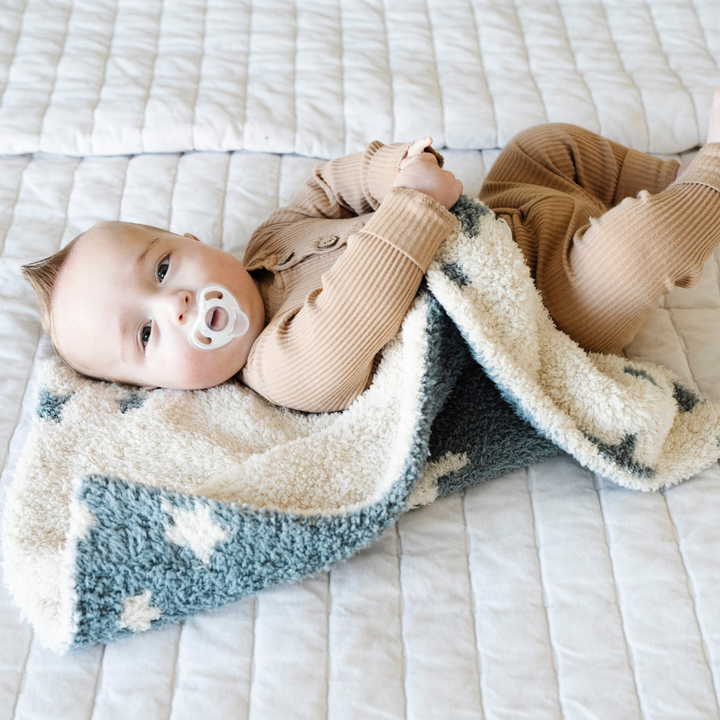 The Nightfall tone in SaranoniÕs Double-Layer BAMBONI¨ Mini Blanket blends elegance and comfort for the best baby blanket experience.