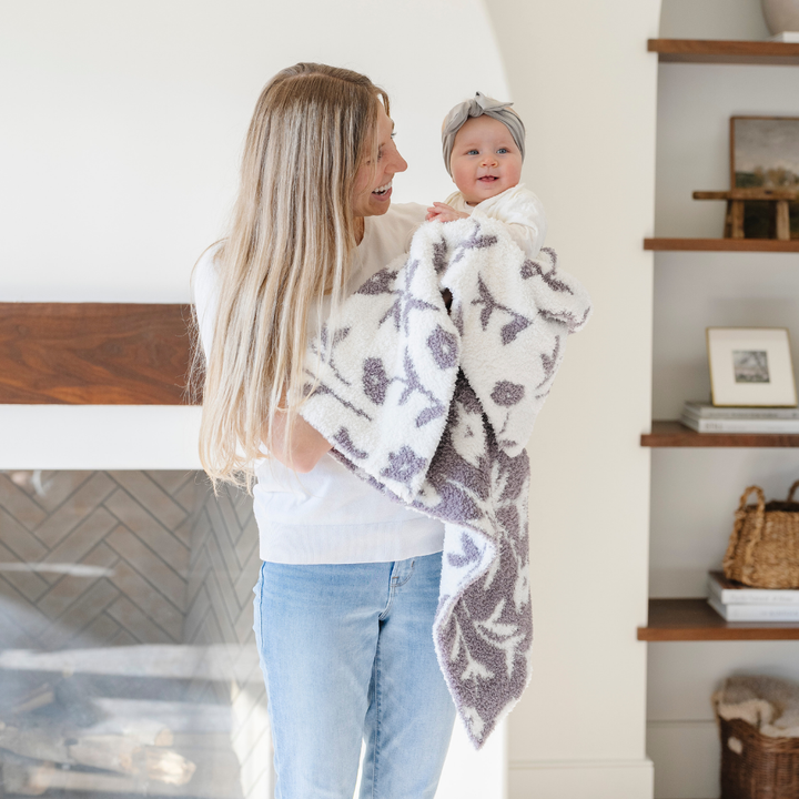 In Pansy, the Saranoni BAMBONI¨ Receiving Blanket blends elegance and comfort, perfect for delicate baby girl blankets.