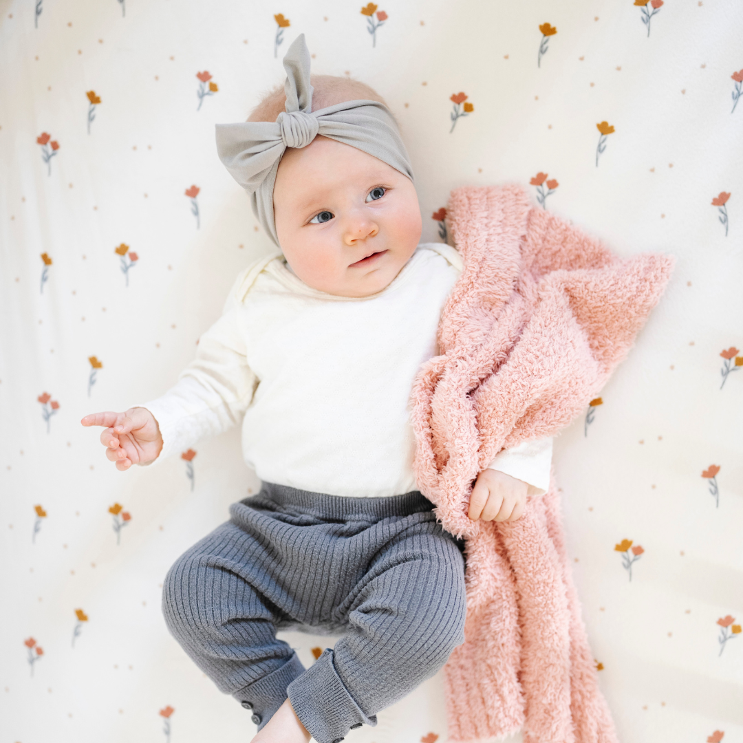 With its soft pastel hue, the Saranoni BAMBONI¨ Mini Blanket in Peach is the ultimate in plush baby girl blankets.