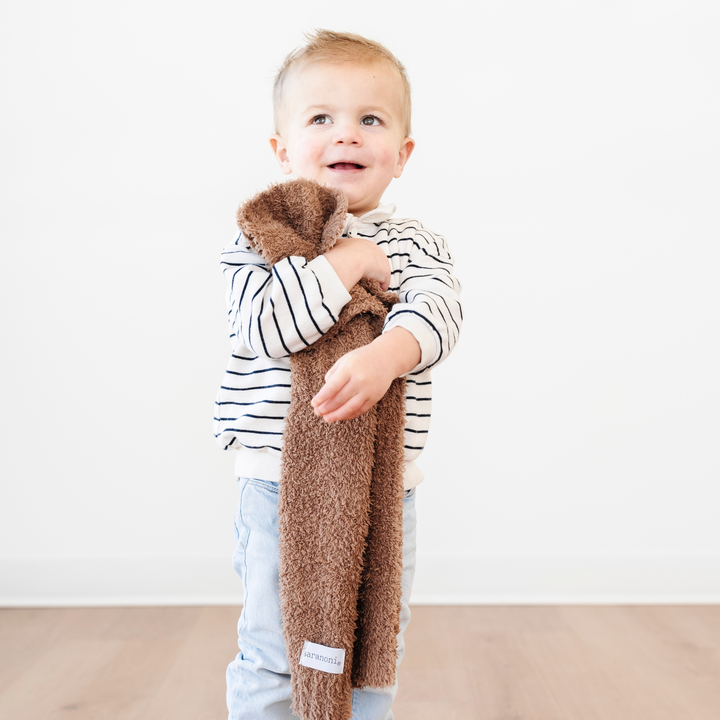 Experience pure softness with the Saranoni BAMBONI¨ Mini Blanket in Pecan, the best baby blanket for any occasion.