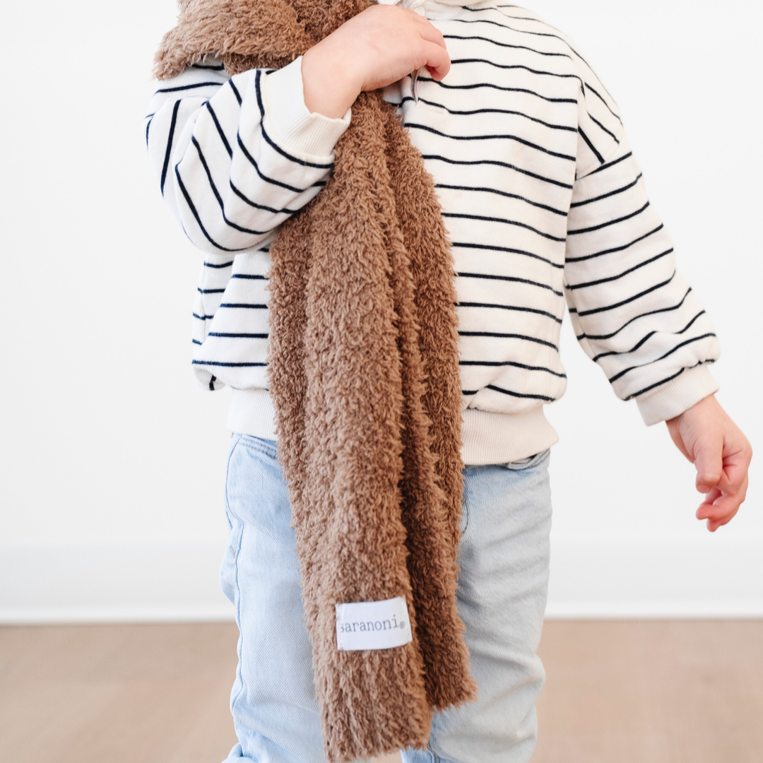 Snuggle time perfected with the Saranoni BAMBONI¨ Mini Blanket in Pecan, an ideal soft baby blanket for home or travel.