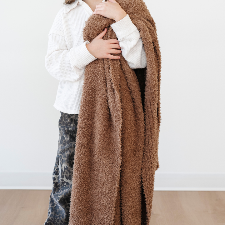 Cozy Pecan Saranoni BAMBONI¨ Toddler Blanket, perfect for snuggles as a gentle baby blanket.