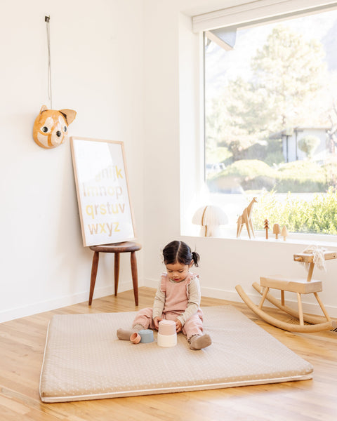 Child playing on Piccalio waterproof play mat.