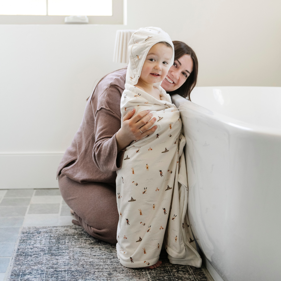Saranoni Hooded Towels in Poolside, kids towels designed for bath, pool, or beach adventures.