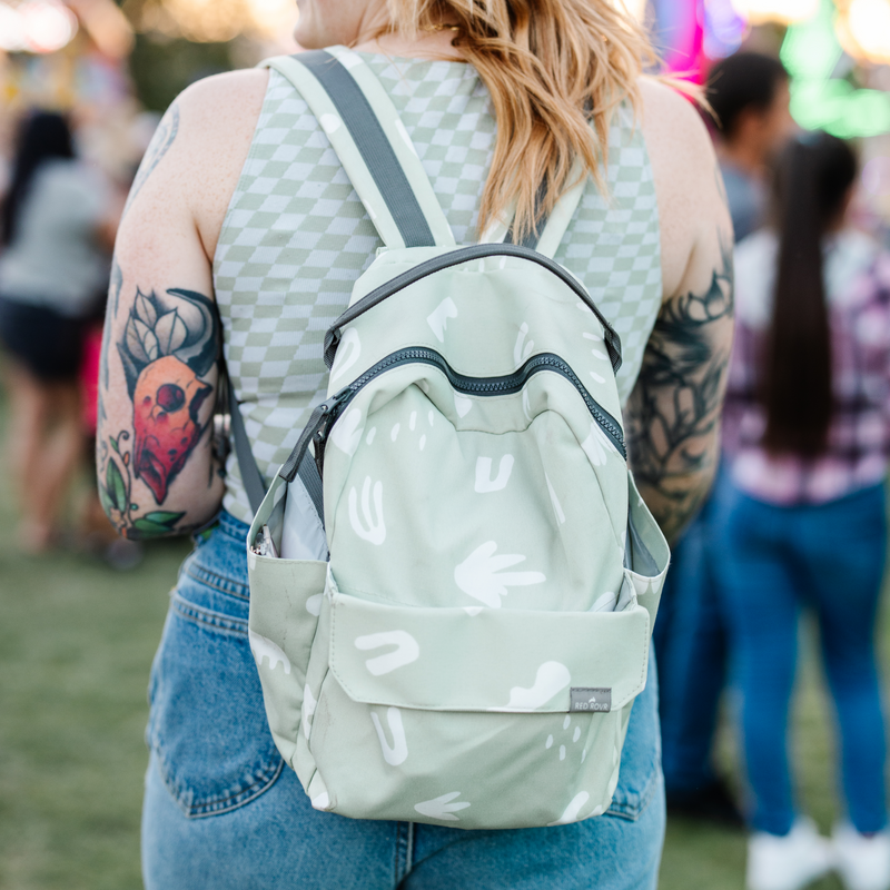 With its playful doodle print, the Little Unicorn Red Rovr Mini Roo Backpack - Pear Doodle is the perfect mix of style and function for little kids backpack lovers.