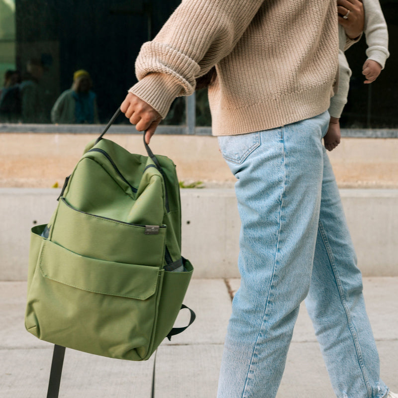 With a balance of form and function, the Little Unicorn Red Rovr Roo Backpack in Moss is perfect for daily adventures as a little kids backpack.