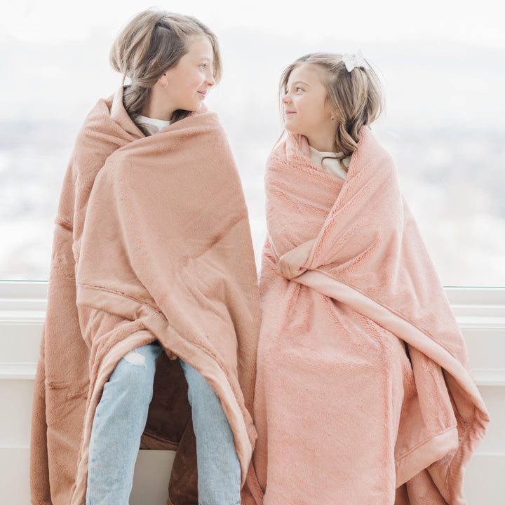 Saranoni Lush Toddler Blanket in Blossom is a best toddler blankets option for both home and travel.