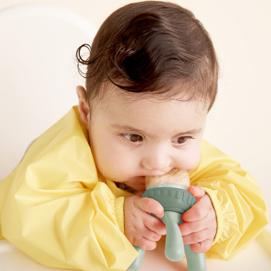 baby eating from silicone bbox baby feeder