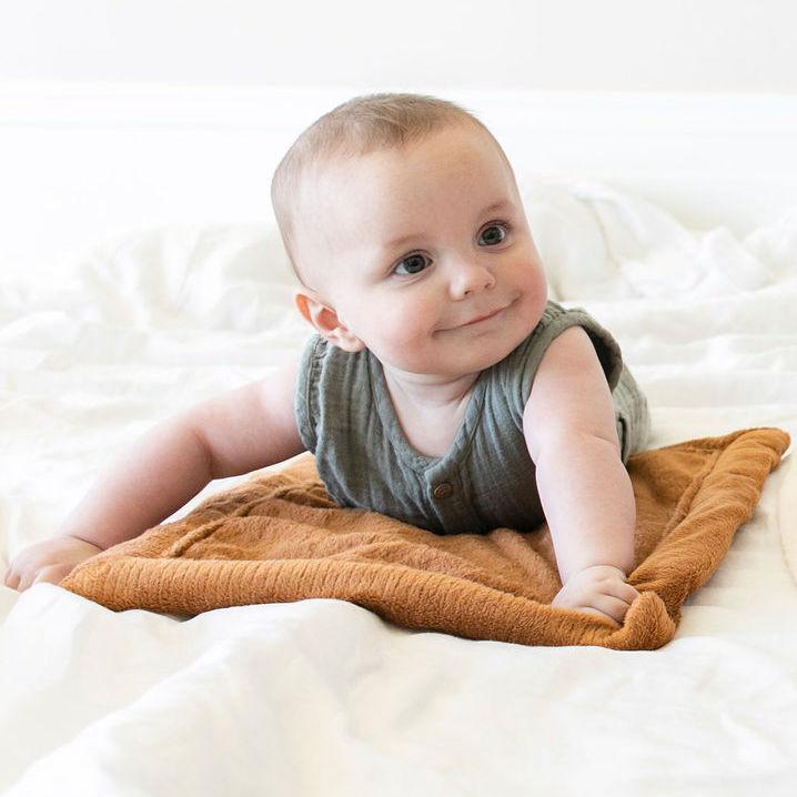 The Saranoni Lush Mini Blanket in Camel is a parent must-have and loved among Baby blankets shoppers.