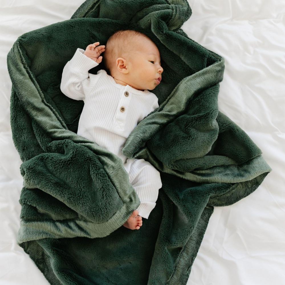 The Hunter Saranoni Lush Receiving Blanket offers comfort for toddlers, ideal among best blankets for toddlers.