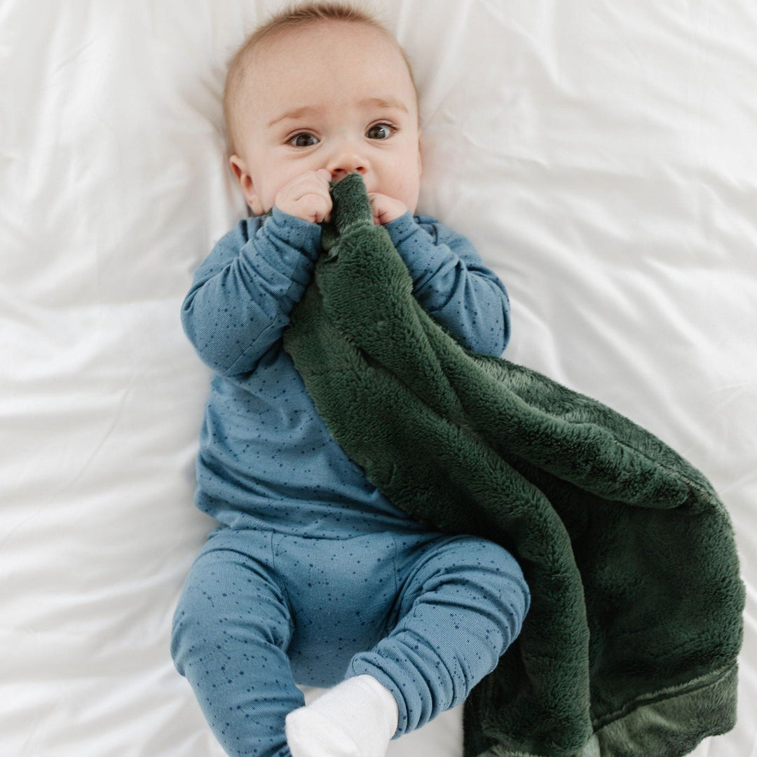 Saranoni Lush Mini Blanket Hunter supports everyday lounging comfort while styling beautifully as baby boy blankets.