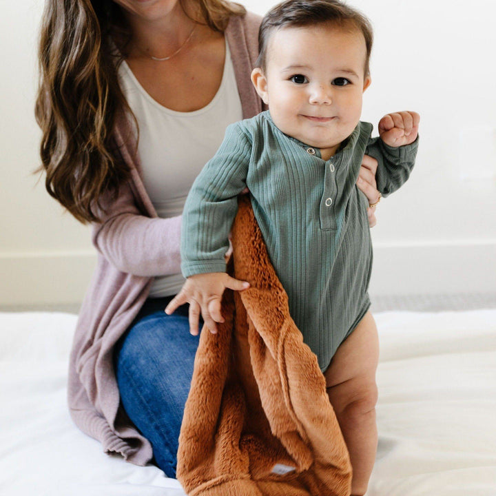 The Saranoni Lush Mini Blanket in Camel offers cloud softness and texture ideal for Baby blanket use.