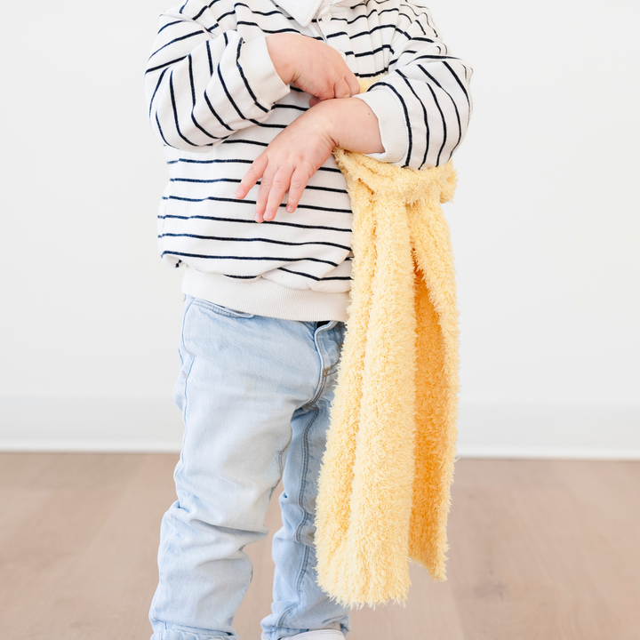 Soft and sweet, the Saranoni BAMBONI¨ Mini Blanket in Sunburst is a must-have baby girl blanket for nursery or travel.