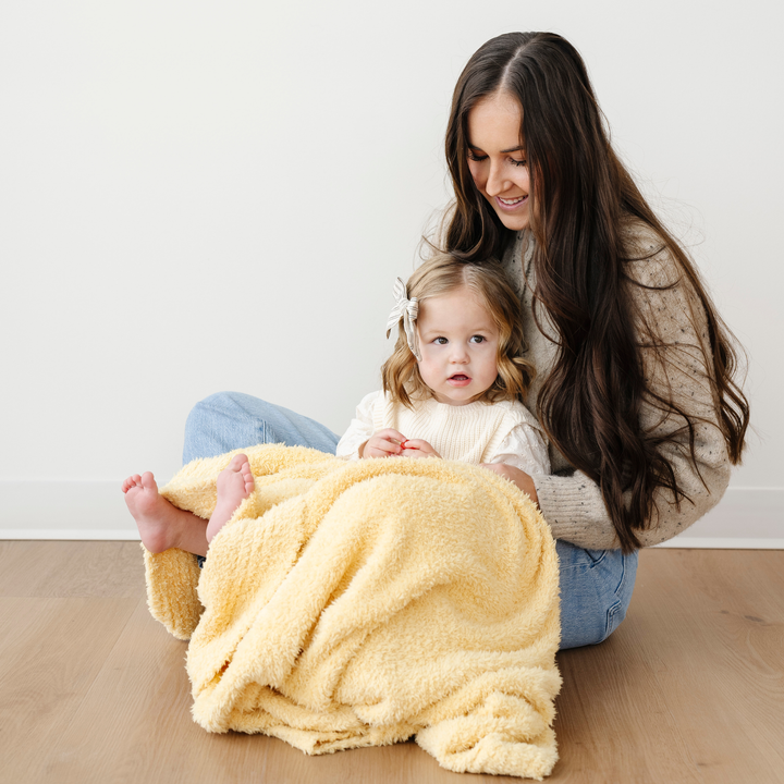 Wrap your newborn in comfort with the Saranoni BAMBONI¨ Receiving Blanket in Sunburst, a must-have baby blanket.