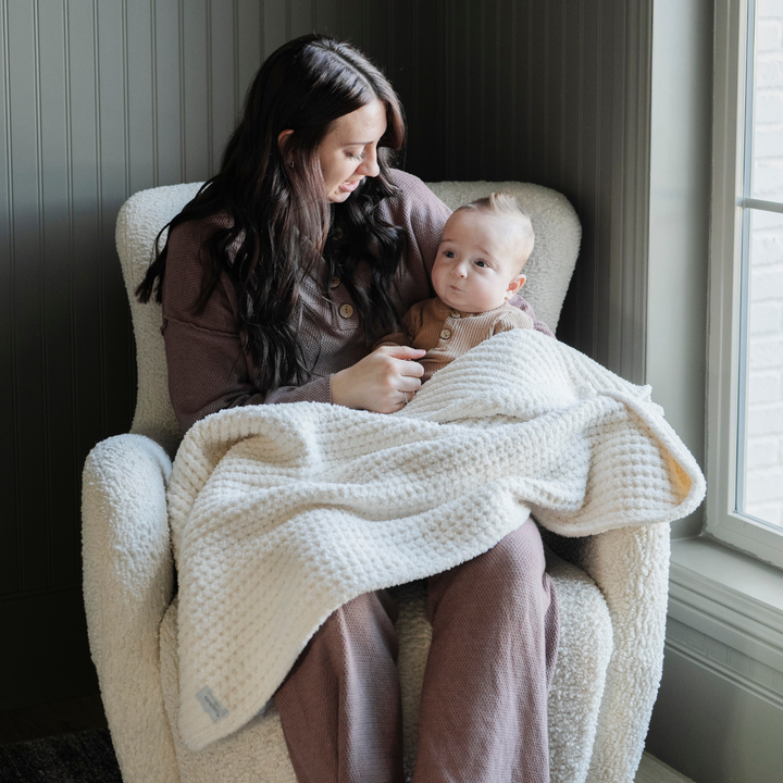 Keep little ones warm with the Swan Saranoni Waffle Knit Receiving Blanket, a soft baby blanket choice.